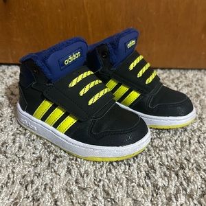 Adidas Boys Hoops 2.0 Mid GZ7799 Black Basketball Shoes Sneakers Size 8k.